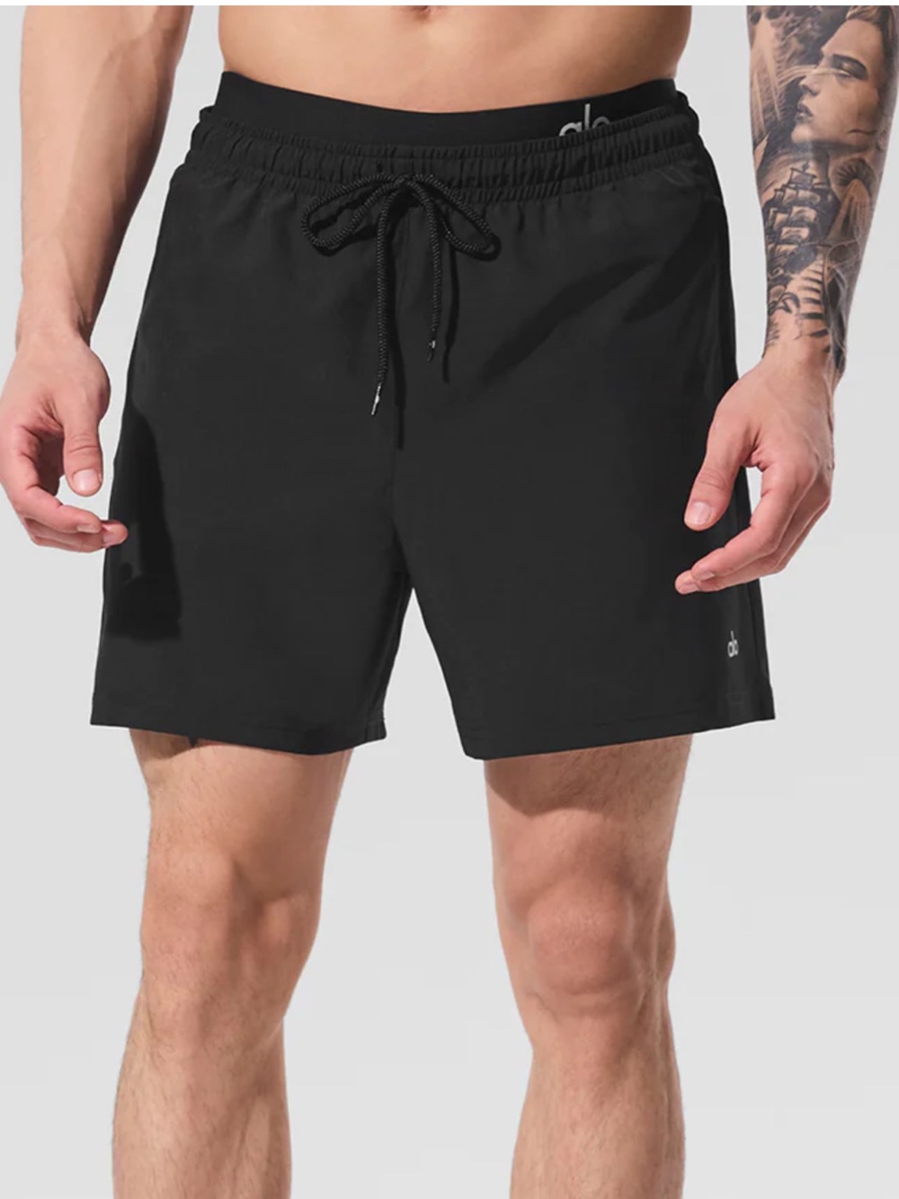 ALO Yoga 7” black circuit shorts